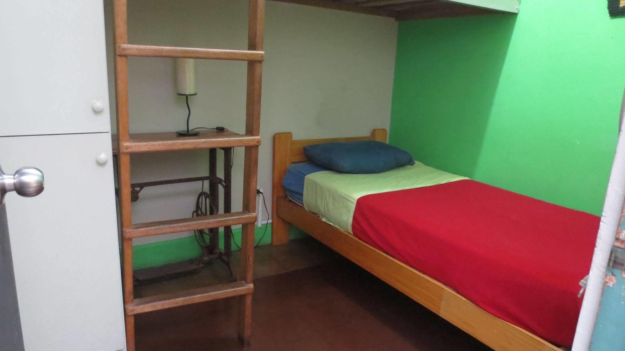 Red Llama Eco Hostel Лима Экстерьер фото